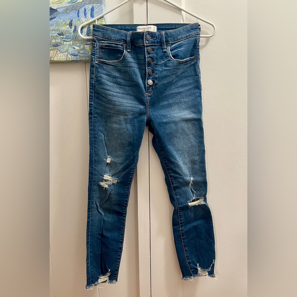 Abercrombie & Fitch Distressed Women Jeans